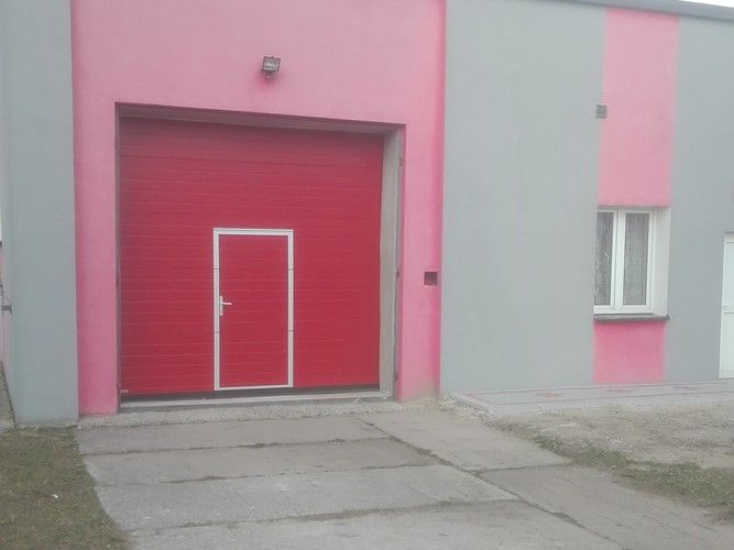 Nowe drzwi garażowe w OSP w Bartnikach